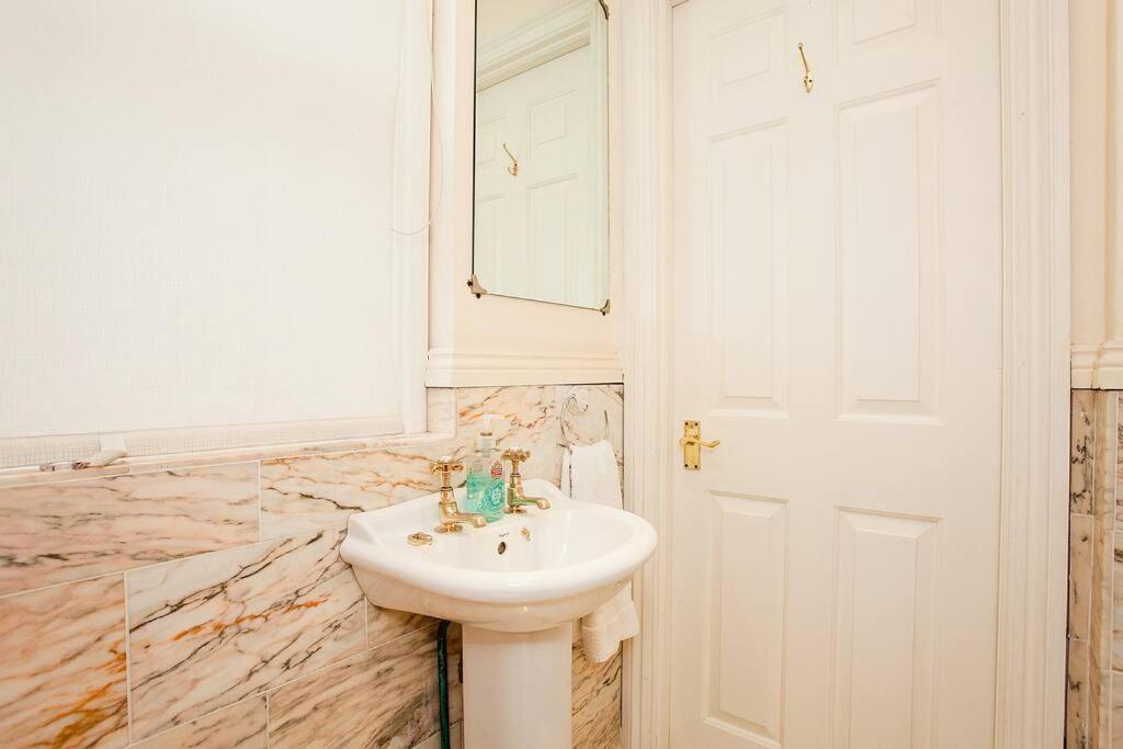 Bright 2 Bedroom Flat In Central 런던 외부 사진