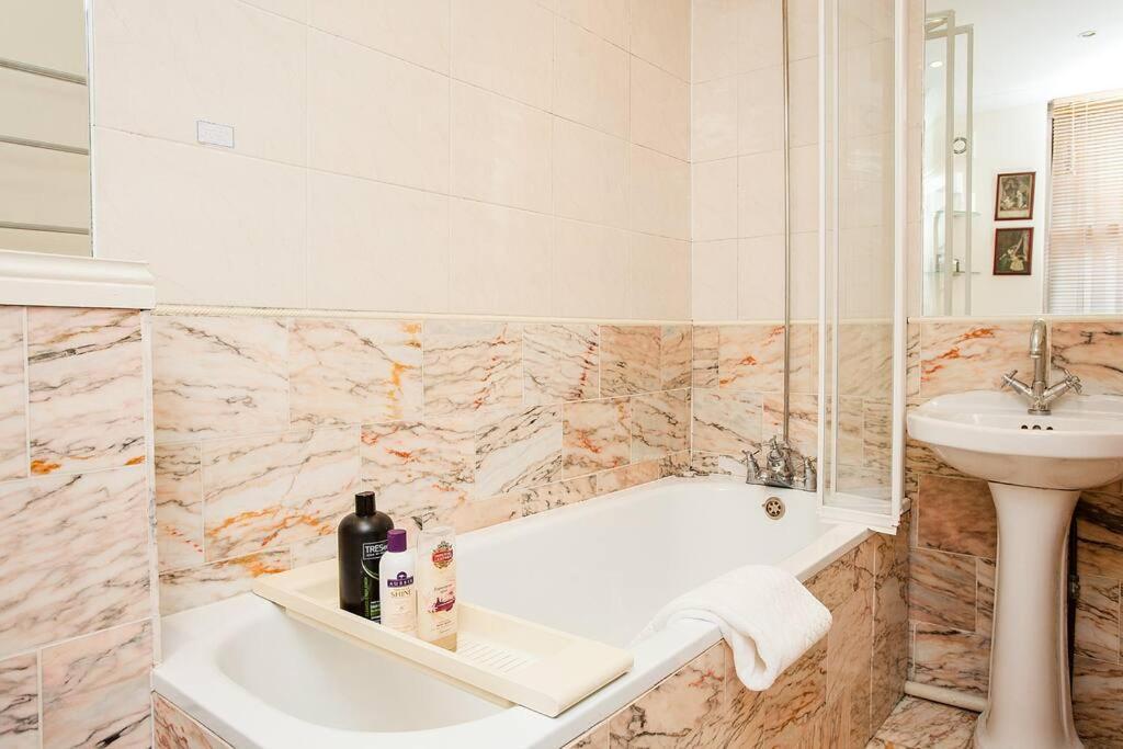 Bright 2 Bedroom Flat In Central 런던 외부 사진